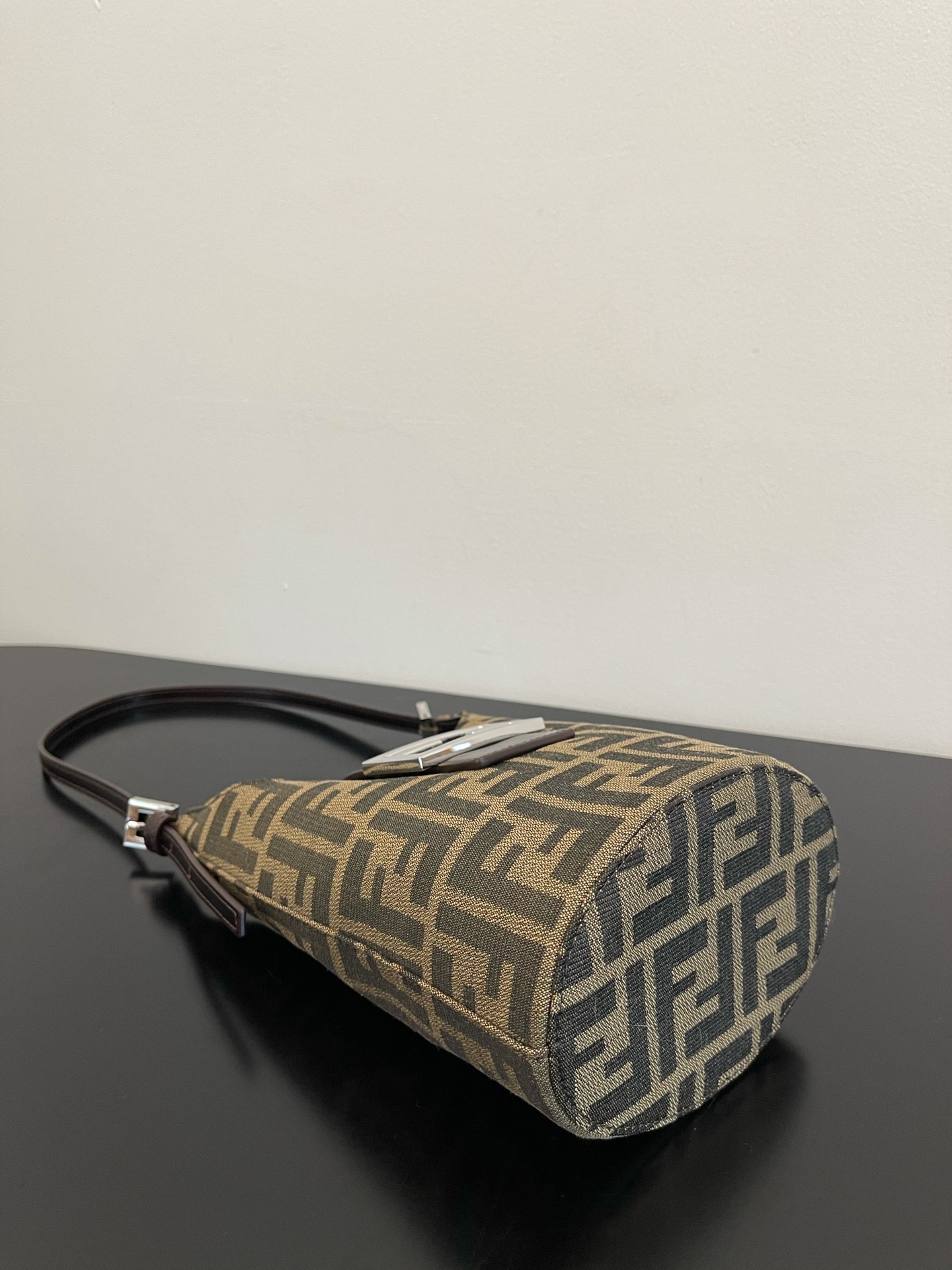 F**di vintage handbags-21x10x14cm
