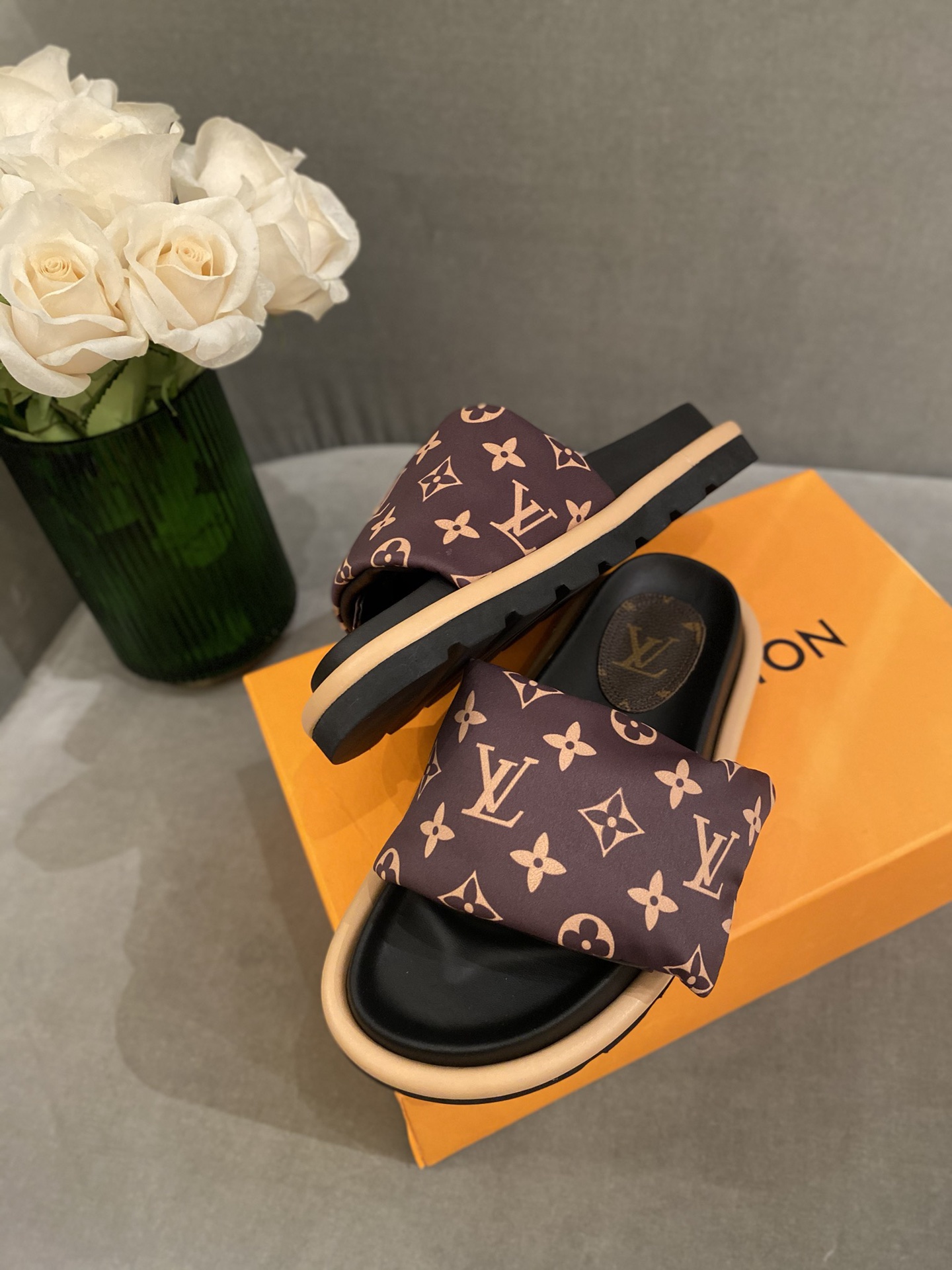 l0*is V*t0n sandals