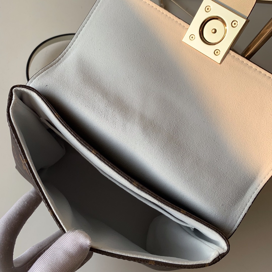 l0*is V*t0n locky bb bag -21* 17.0*8cm