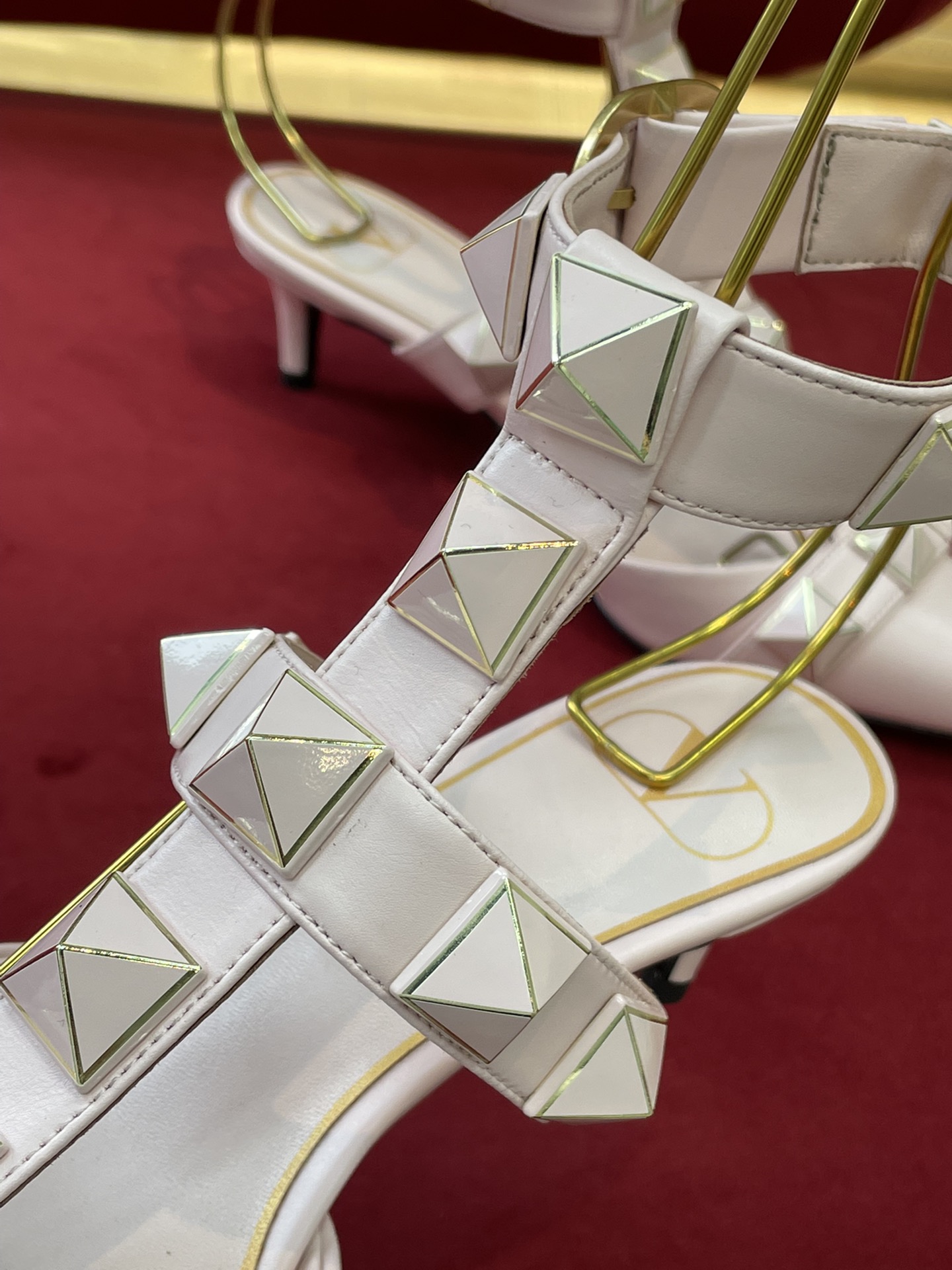 Va1e*ntin0 2022ss heels(size:35-42)