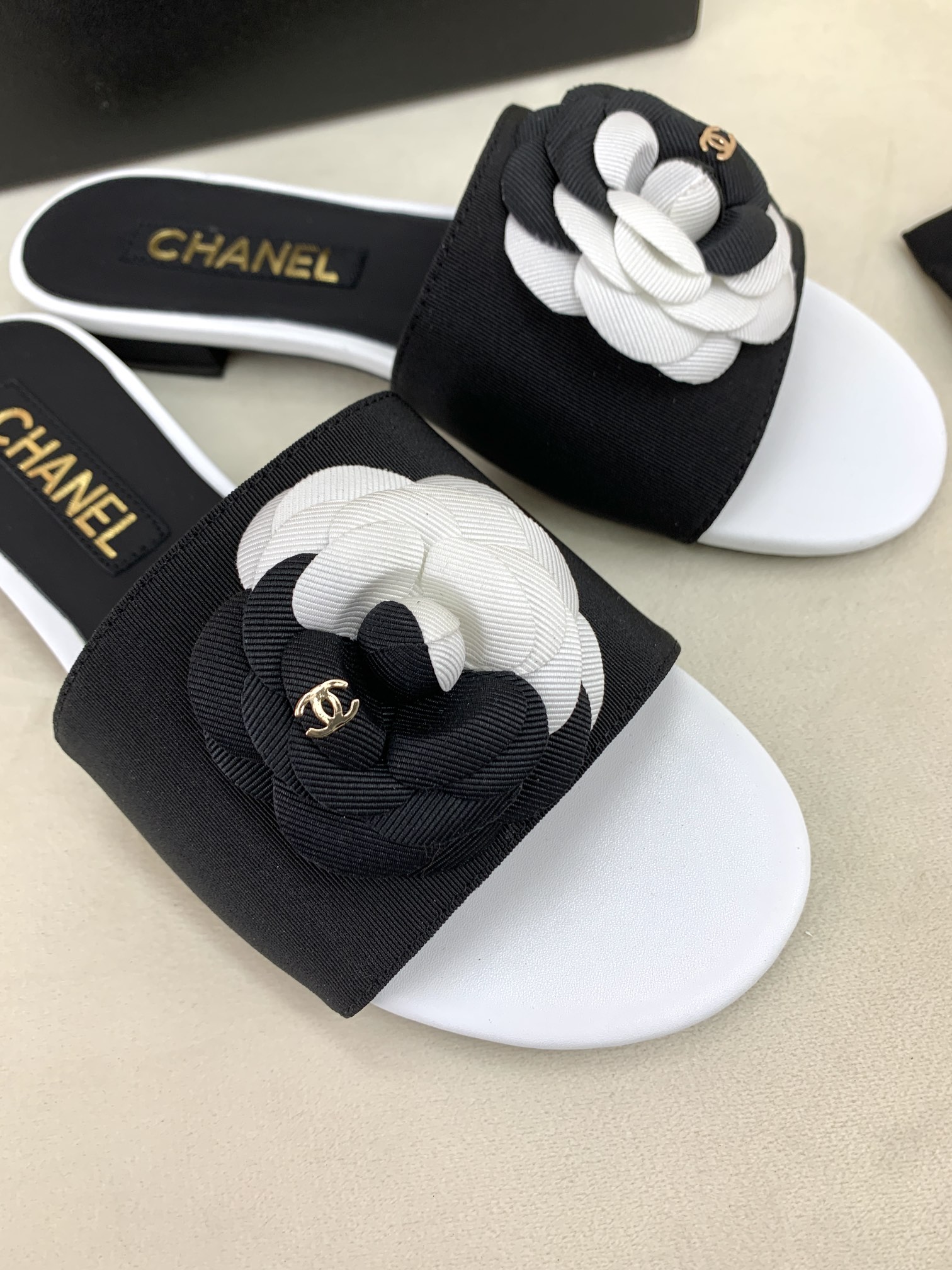 CHANLE Heels