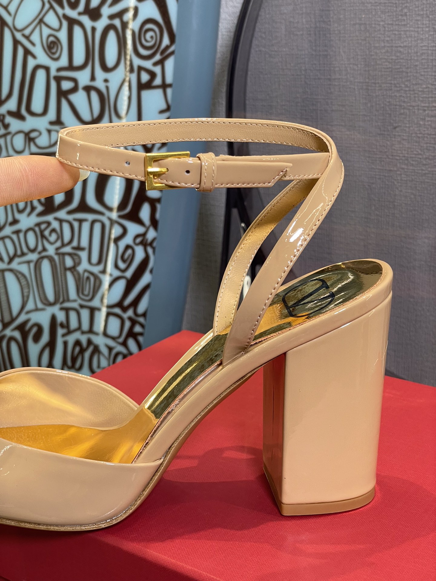 Va1e*ntin0 2022ss heels