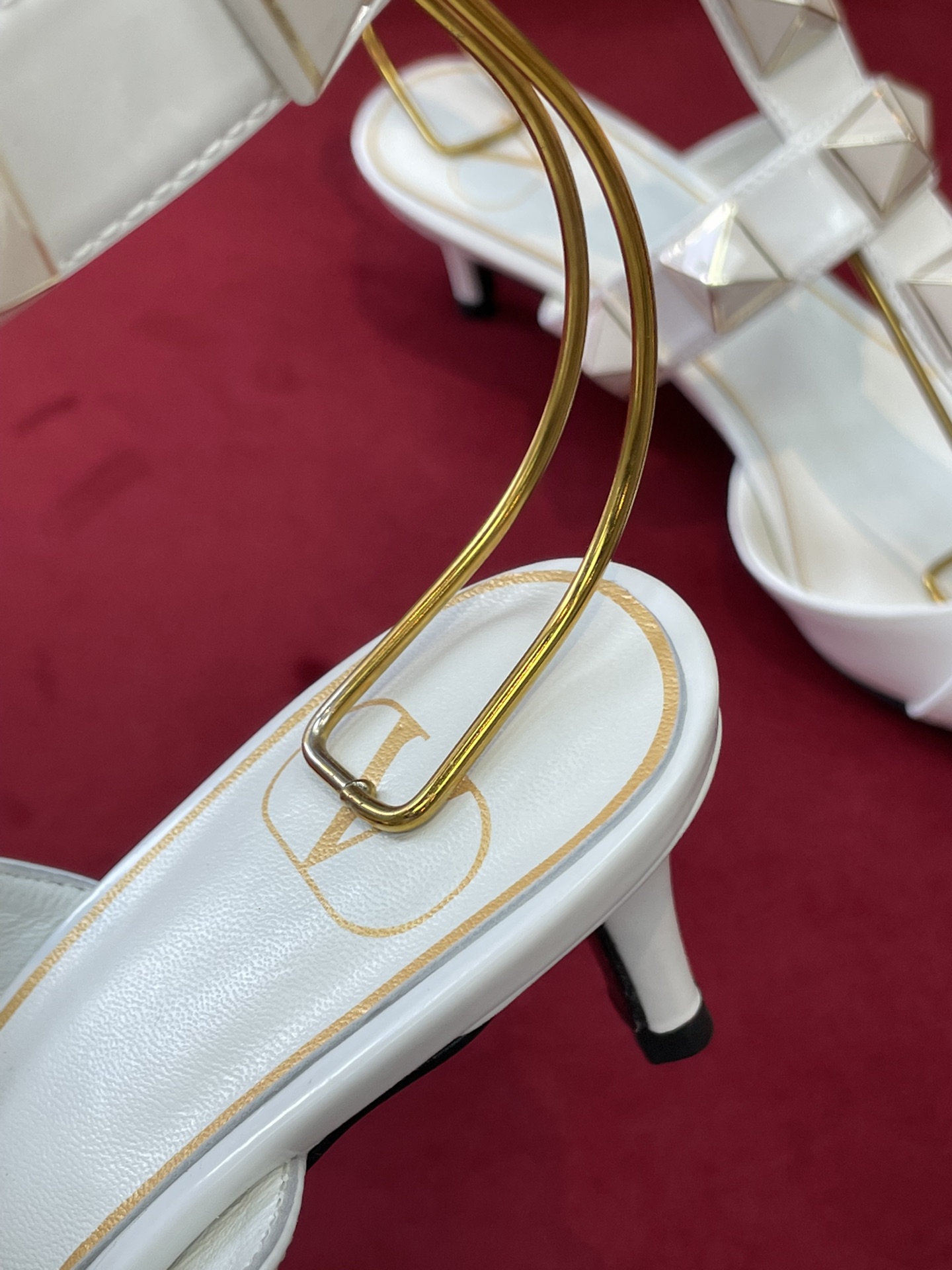 Va1e*ntin0 2022ss heels(size:35-42)