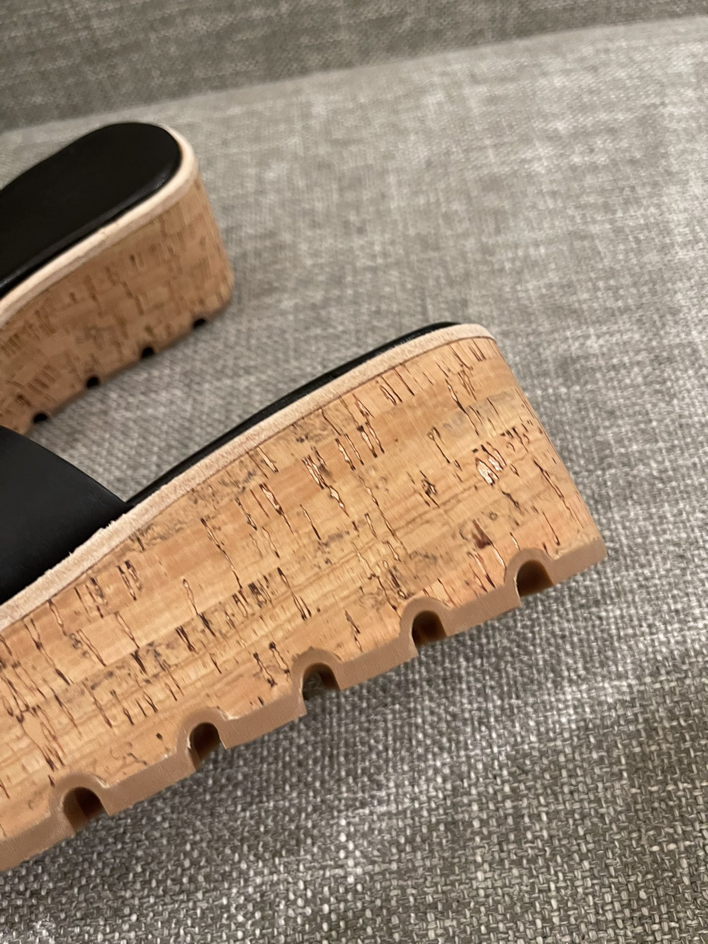 H**mes slippers