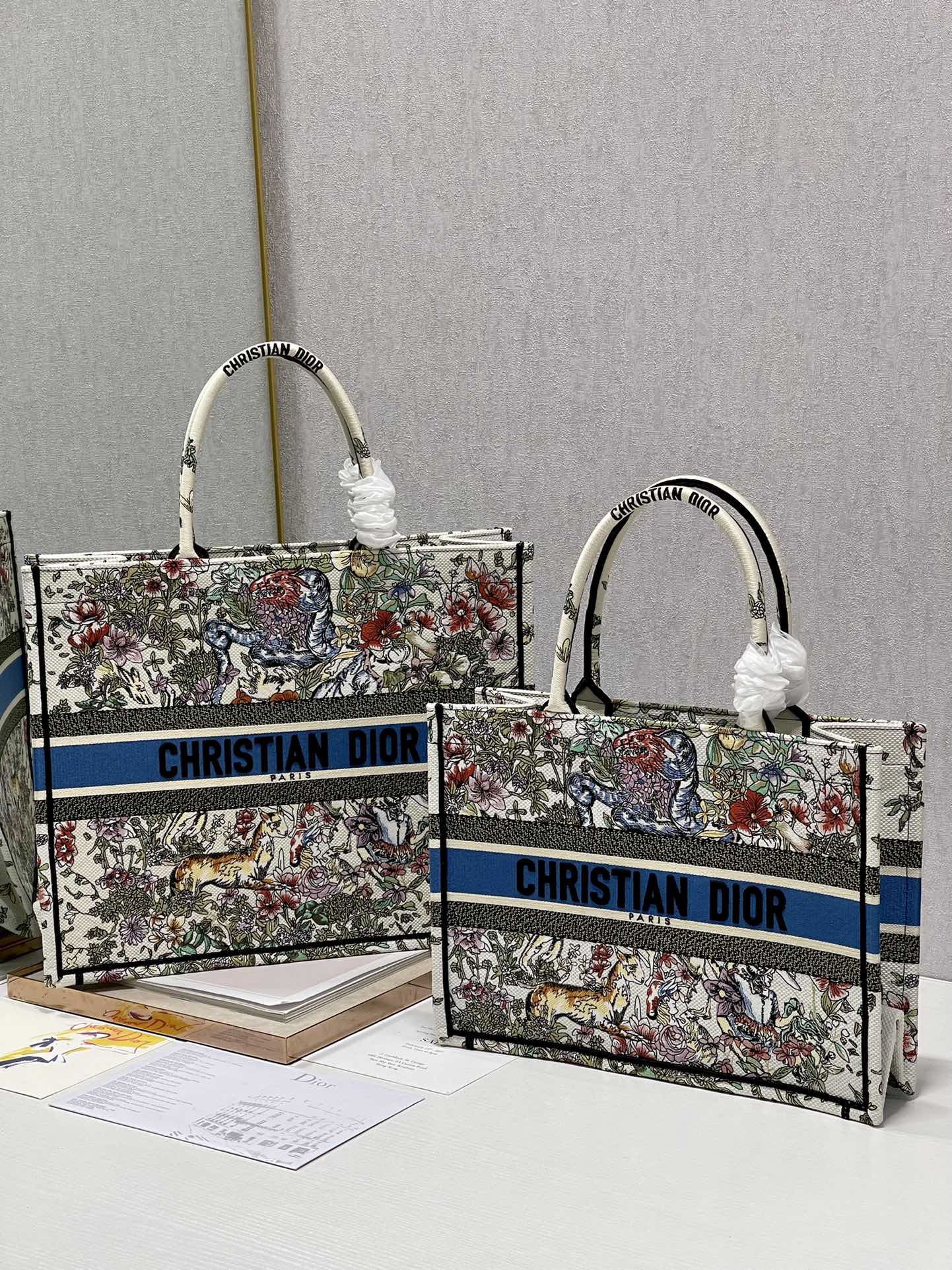D*or book tote