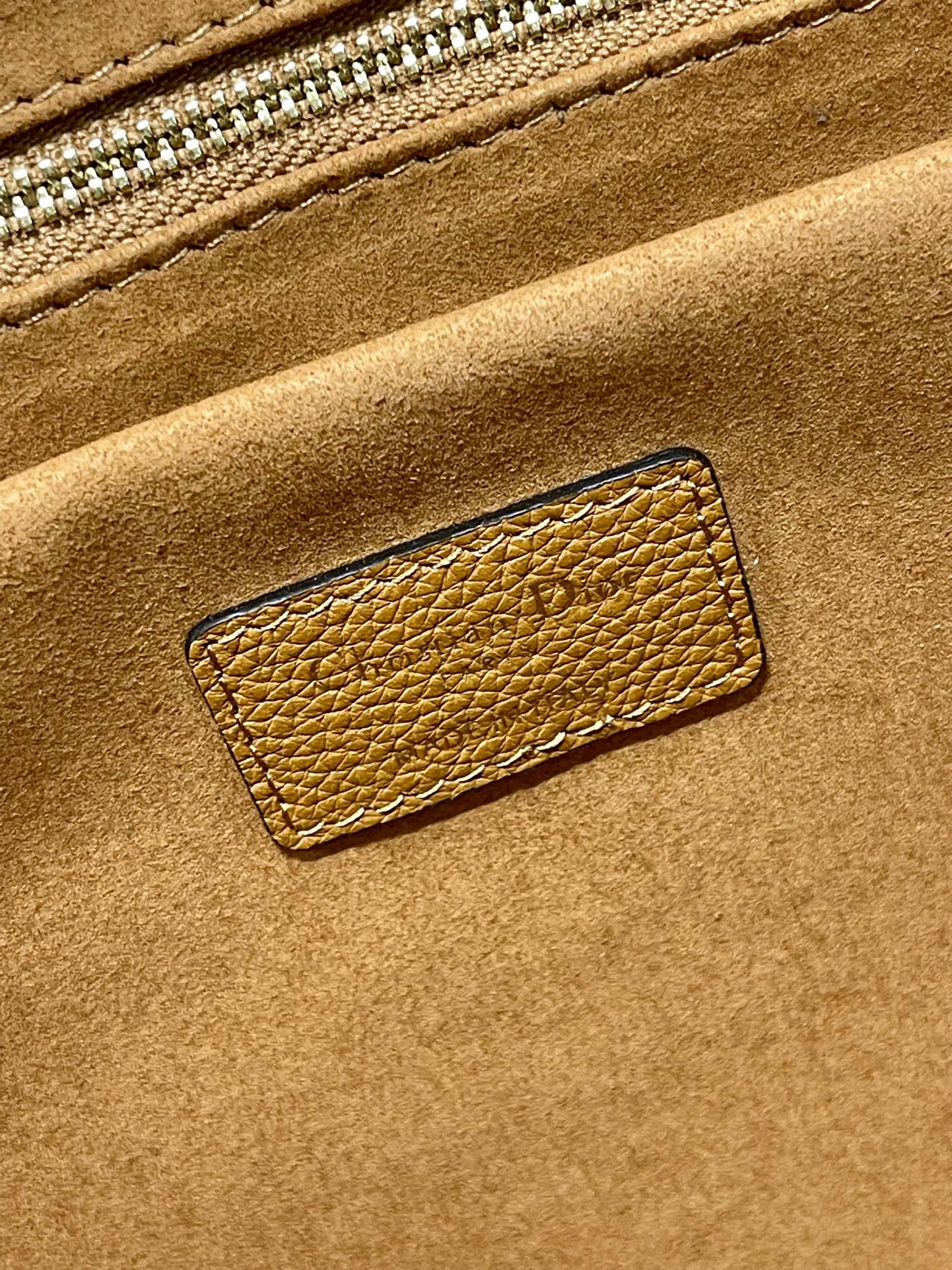 D*or book tote