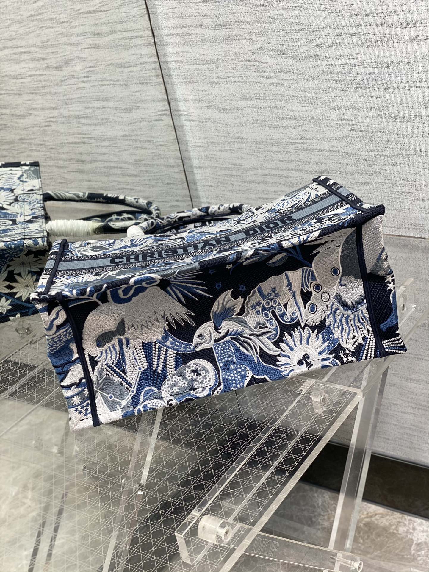 D*or small book tote-36.5cm