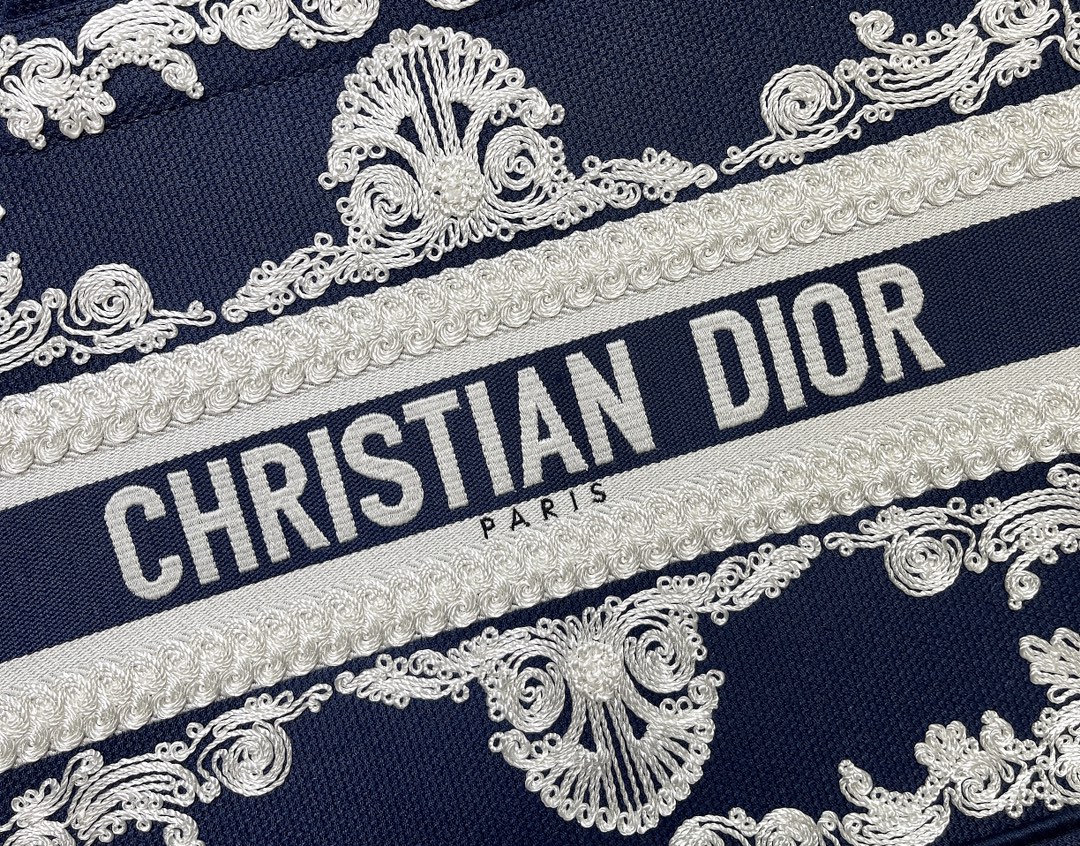 D*or small book tote-36.5cm
