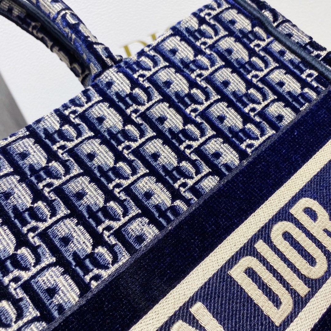 D*or small book tote-36.5cm