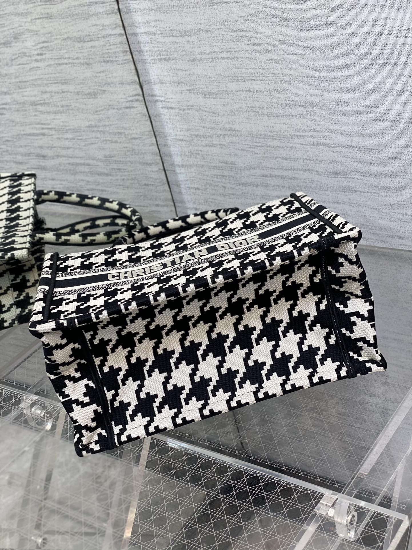 D*or small book tote-26*8*22cm
