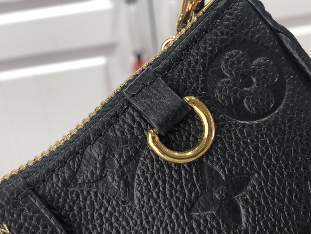l0*is V*t0n easy pouch on strap-19x11.5x3cm