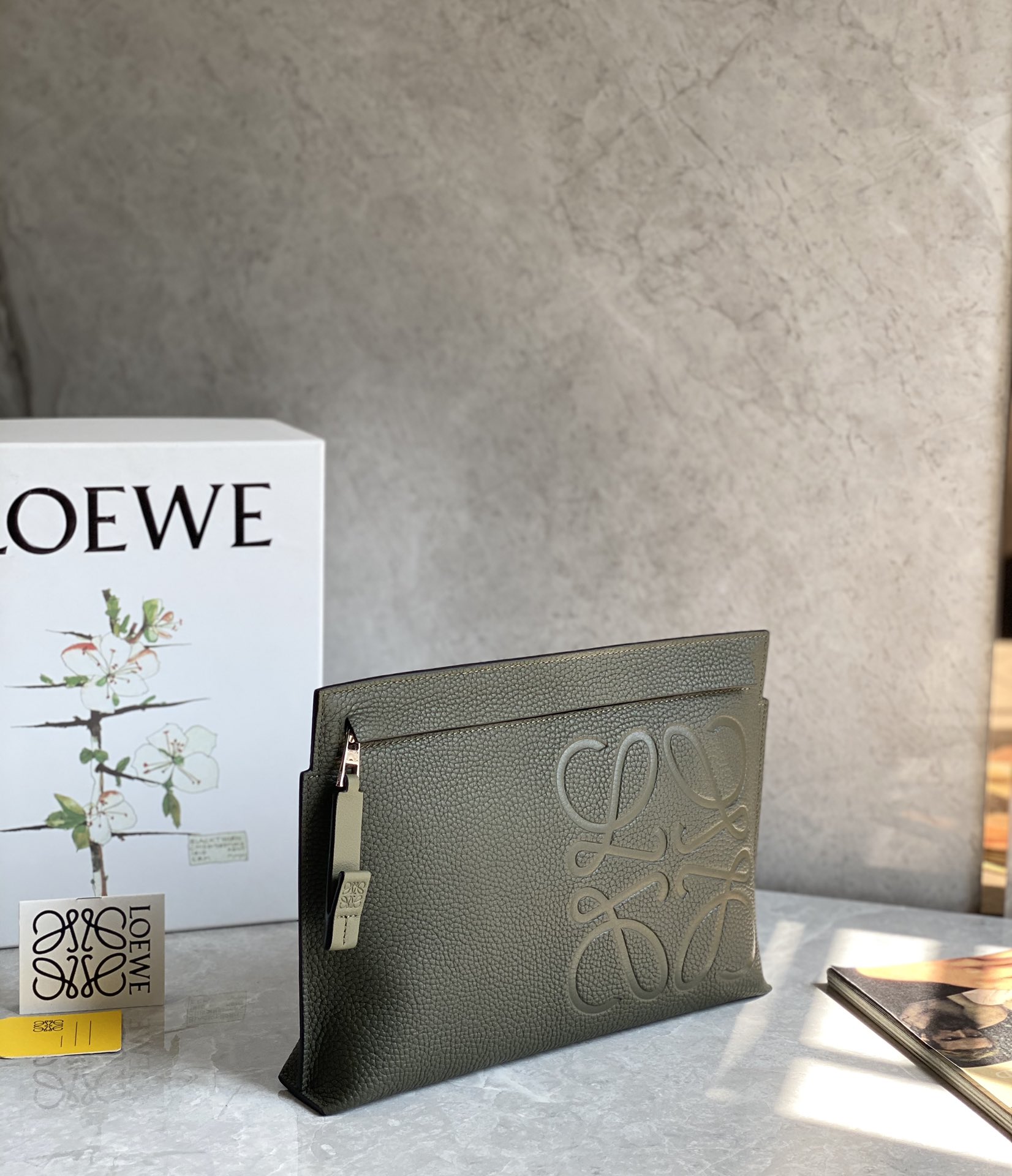 L0ew* pouch-29.5*20cm