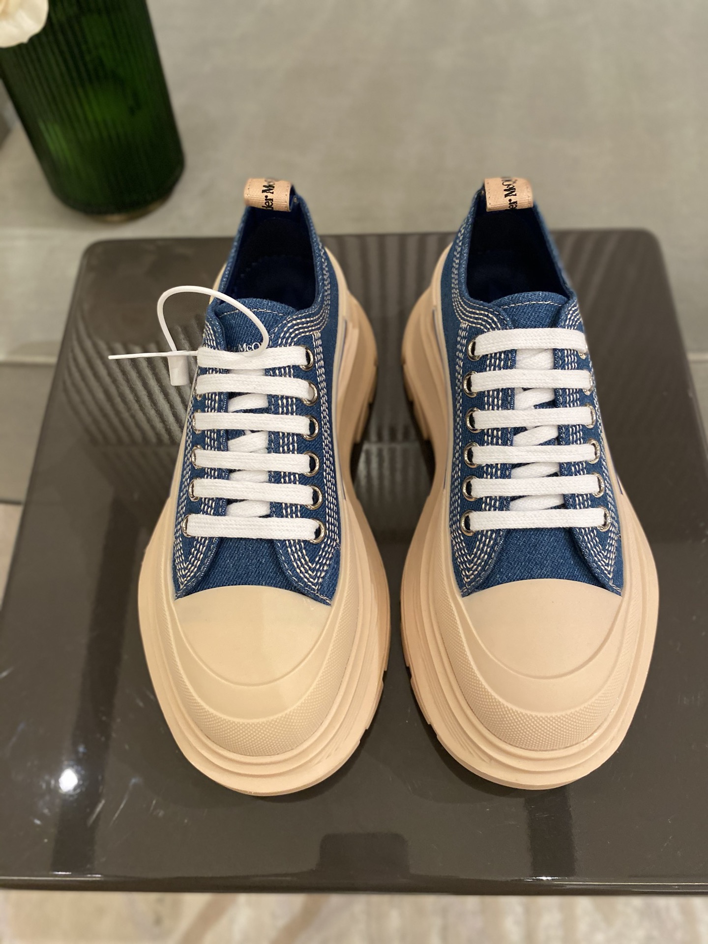 A1exa*der m*q*en sports shoes