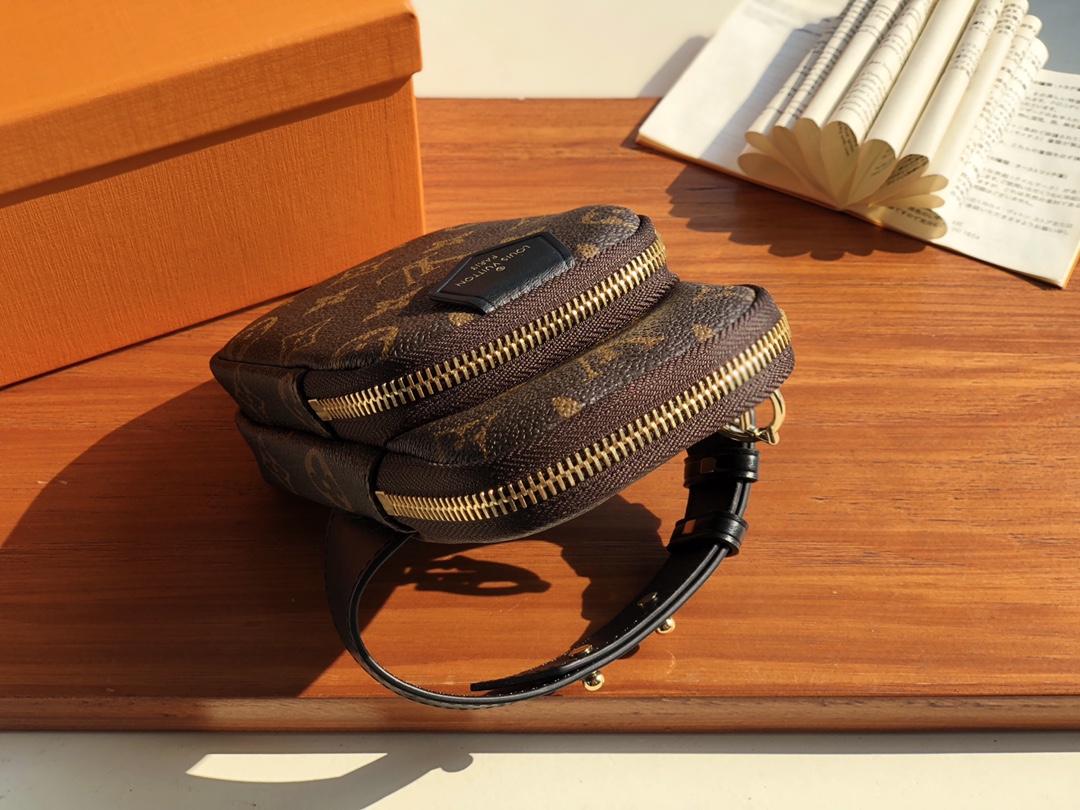 l0*is V*t0n functional bag-10*18*9.0cm