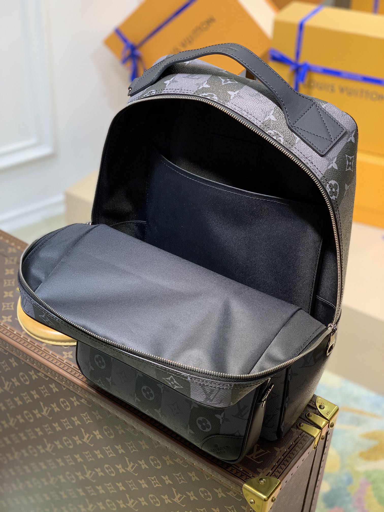 l0*is V*t0n utilitary backpack m45962-30*42*14cm
