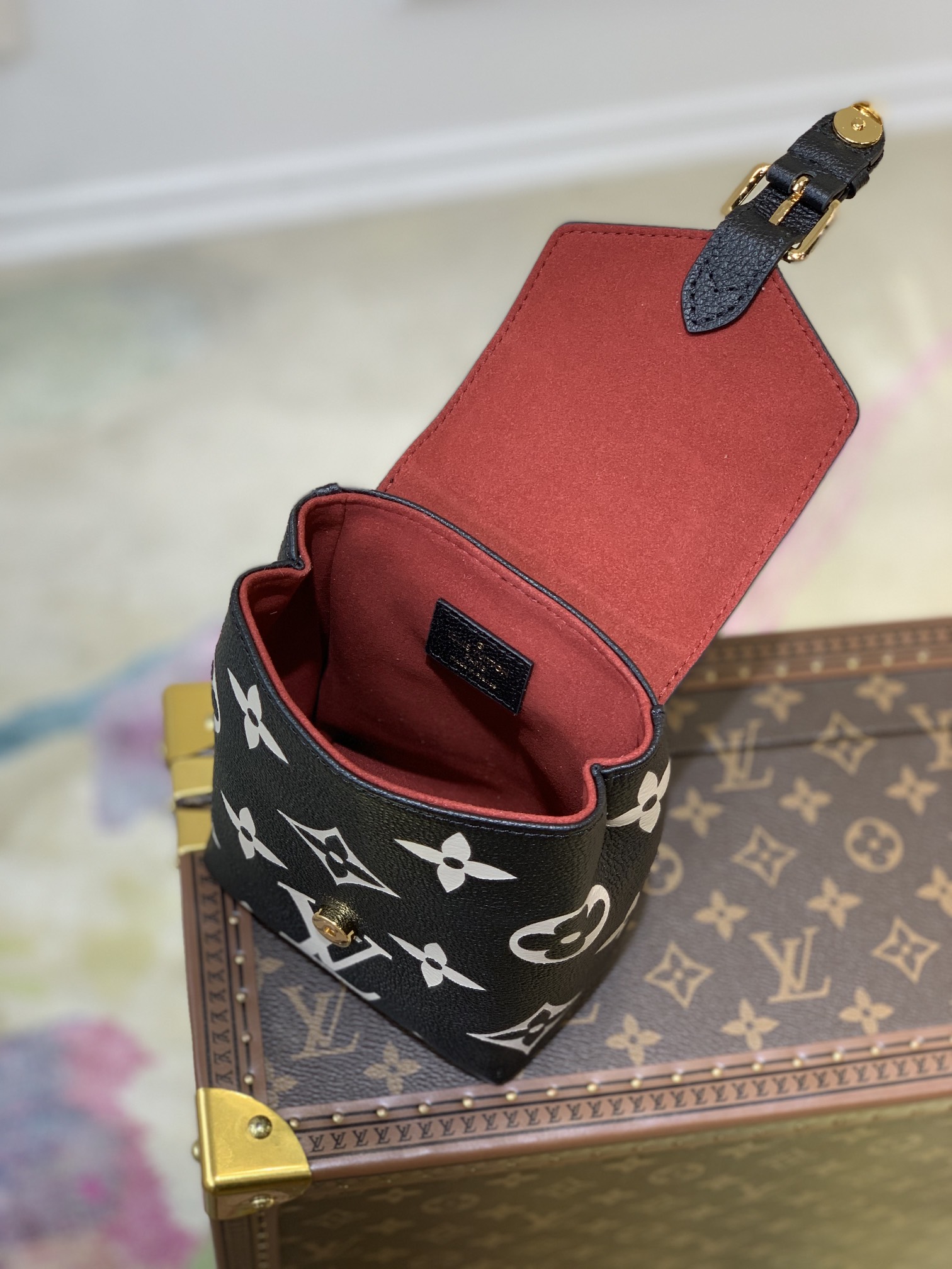 l0*is V*t0n by the pool backpack m80738-13*19*8cm