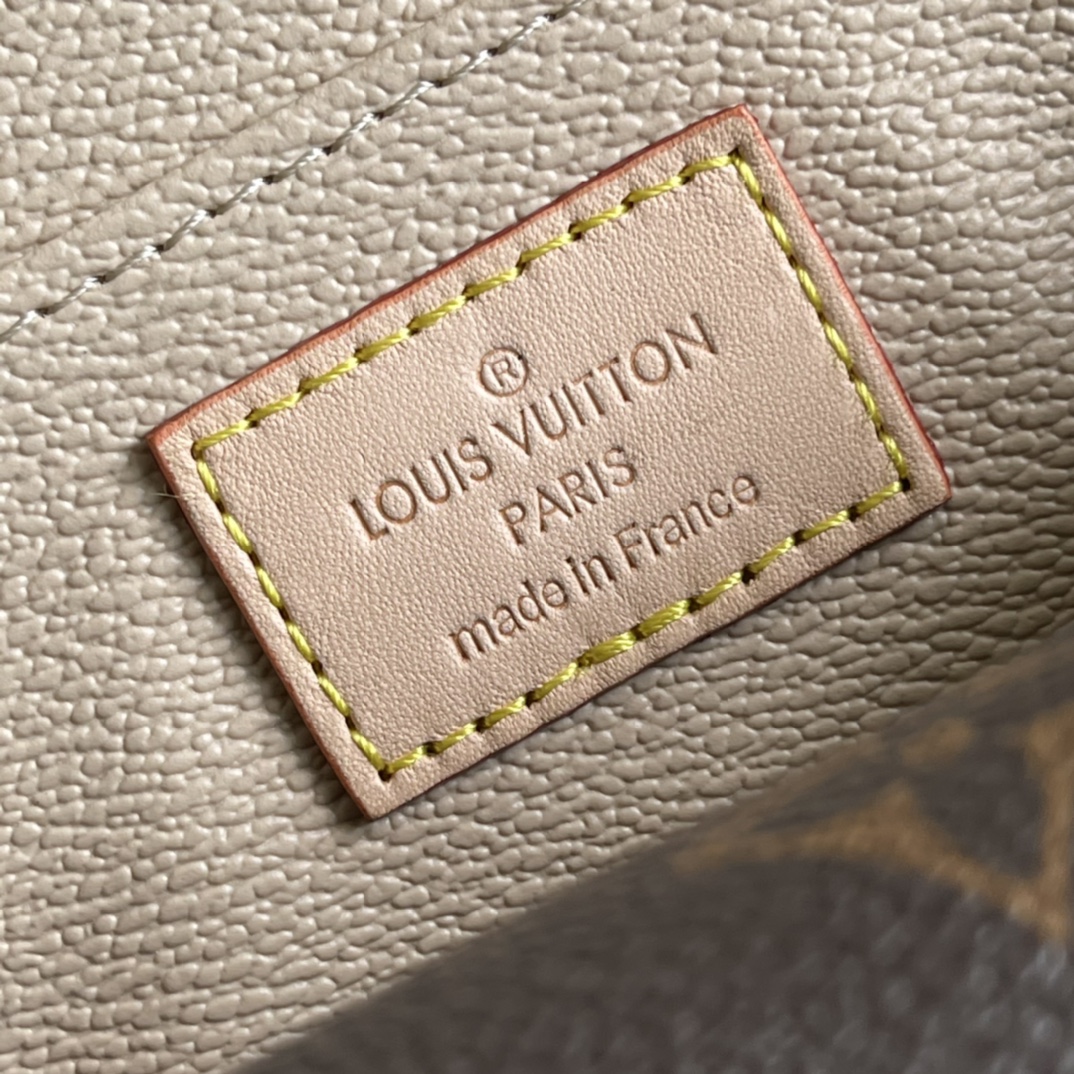 l0*is V*t0n cosmetic bag-17*12*6cm