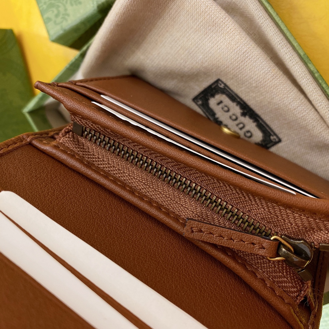 G*u*i wallet-11*8* 2.5cm