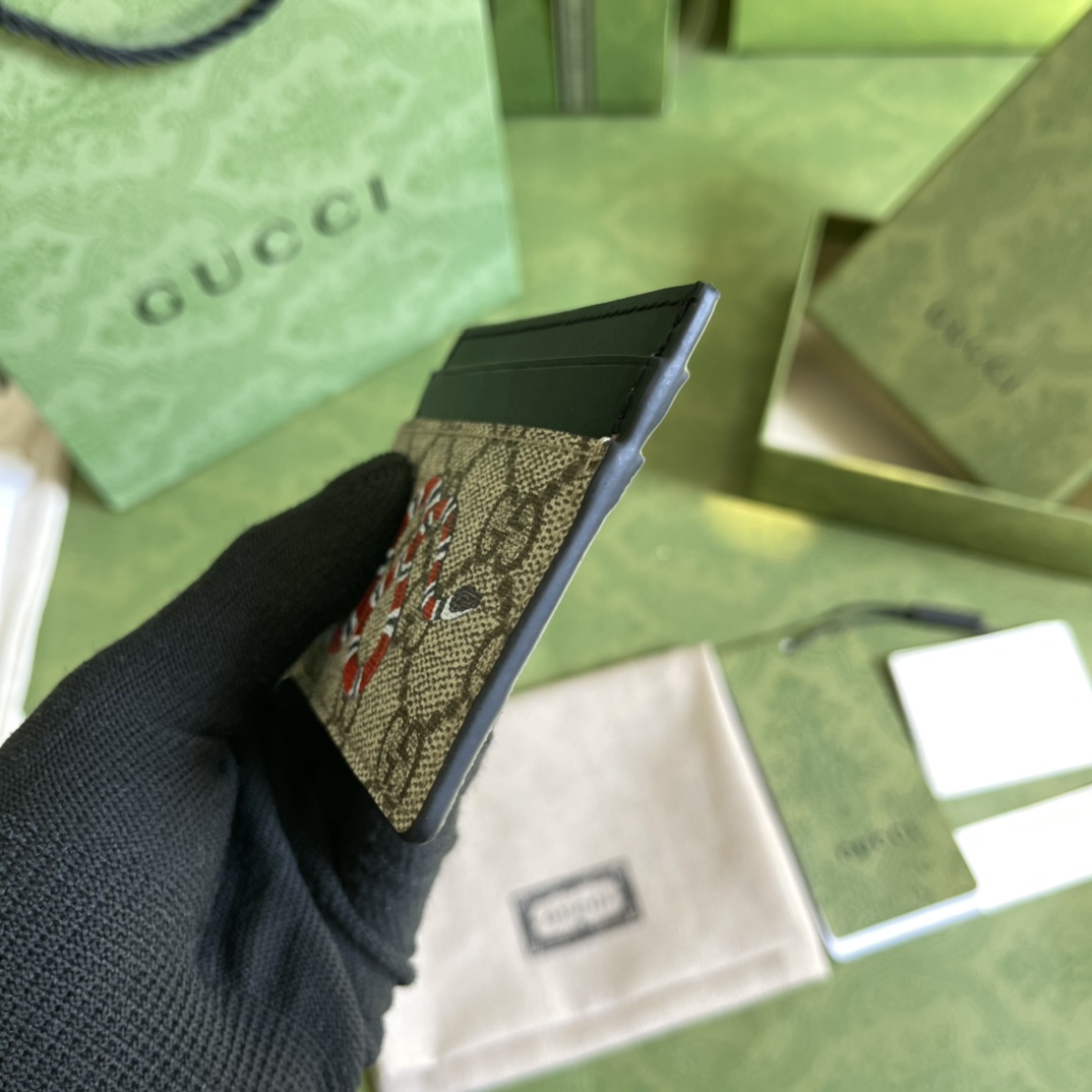 G*u*i wallet-10*7.5cm