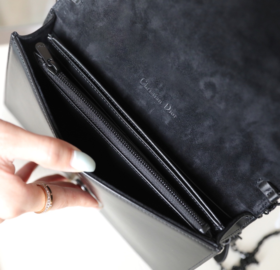 D*or wallet on chain-21.5*11.5*3cm