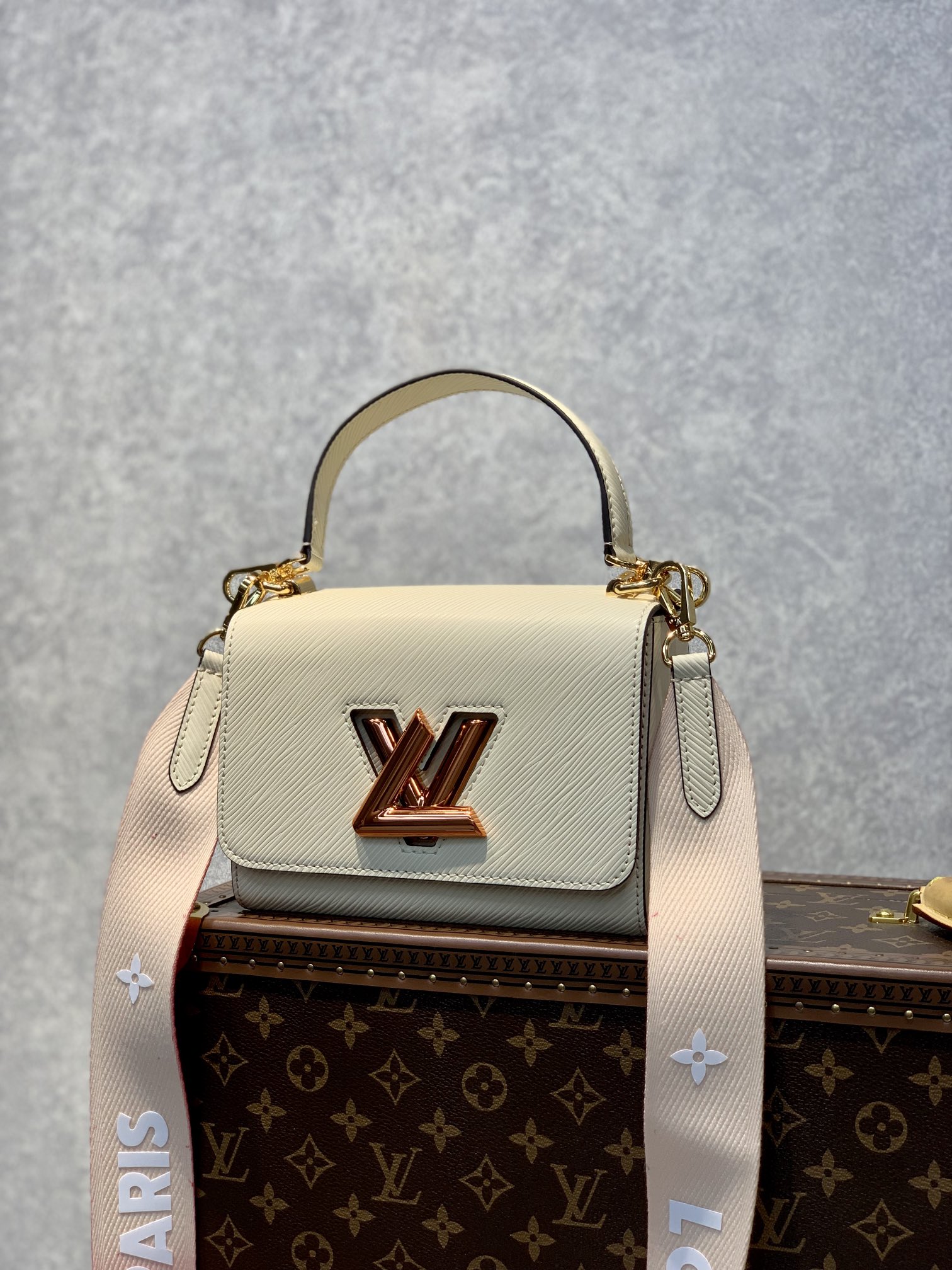 l0*is V*t0n twist -18*13*9cm