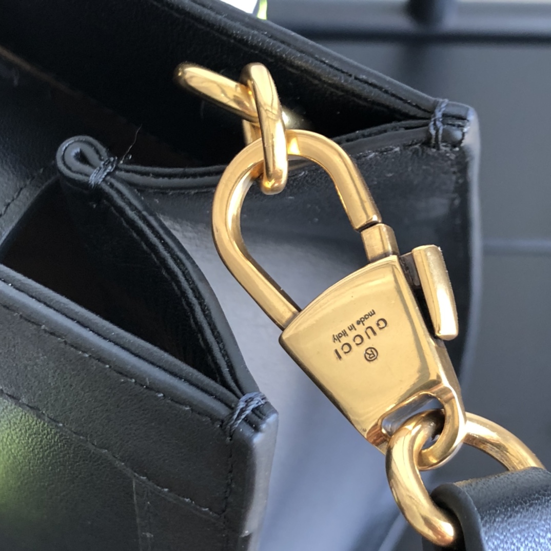 G*u*i diana top handbags