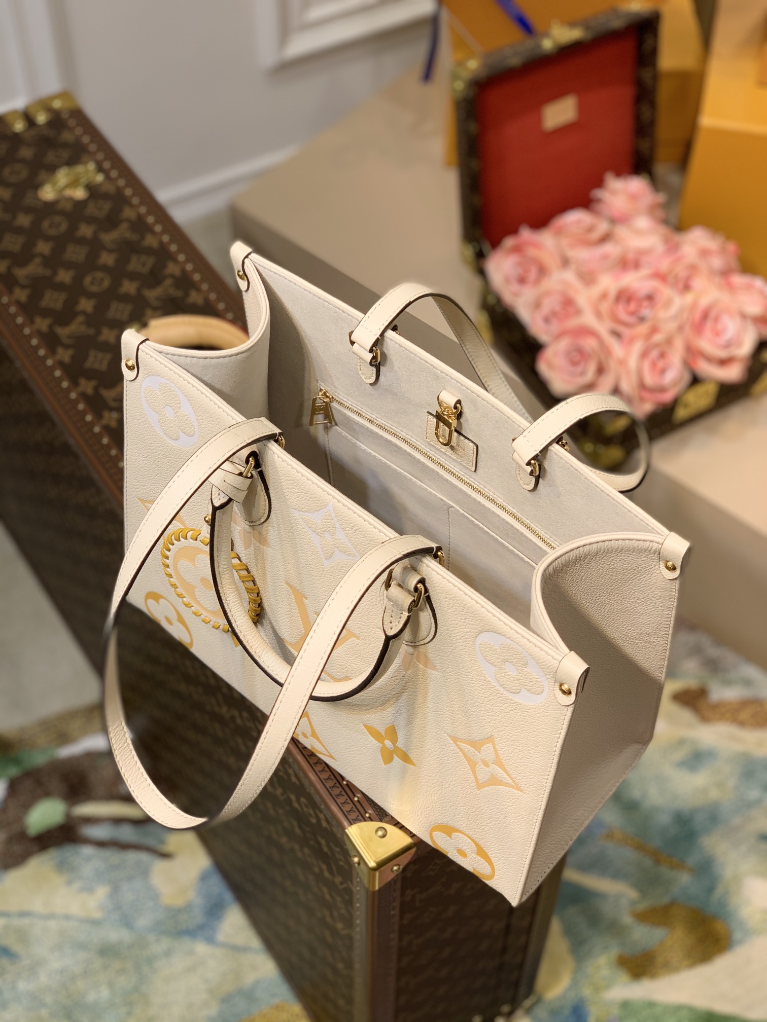 l0*is V*t0n by the pooll onthego handbag-35*27*14cm