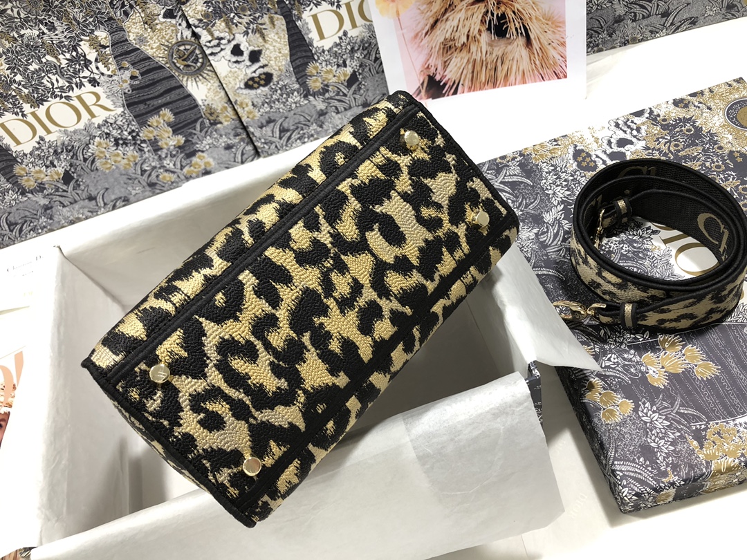 lady D*or bag-24*20*11cm