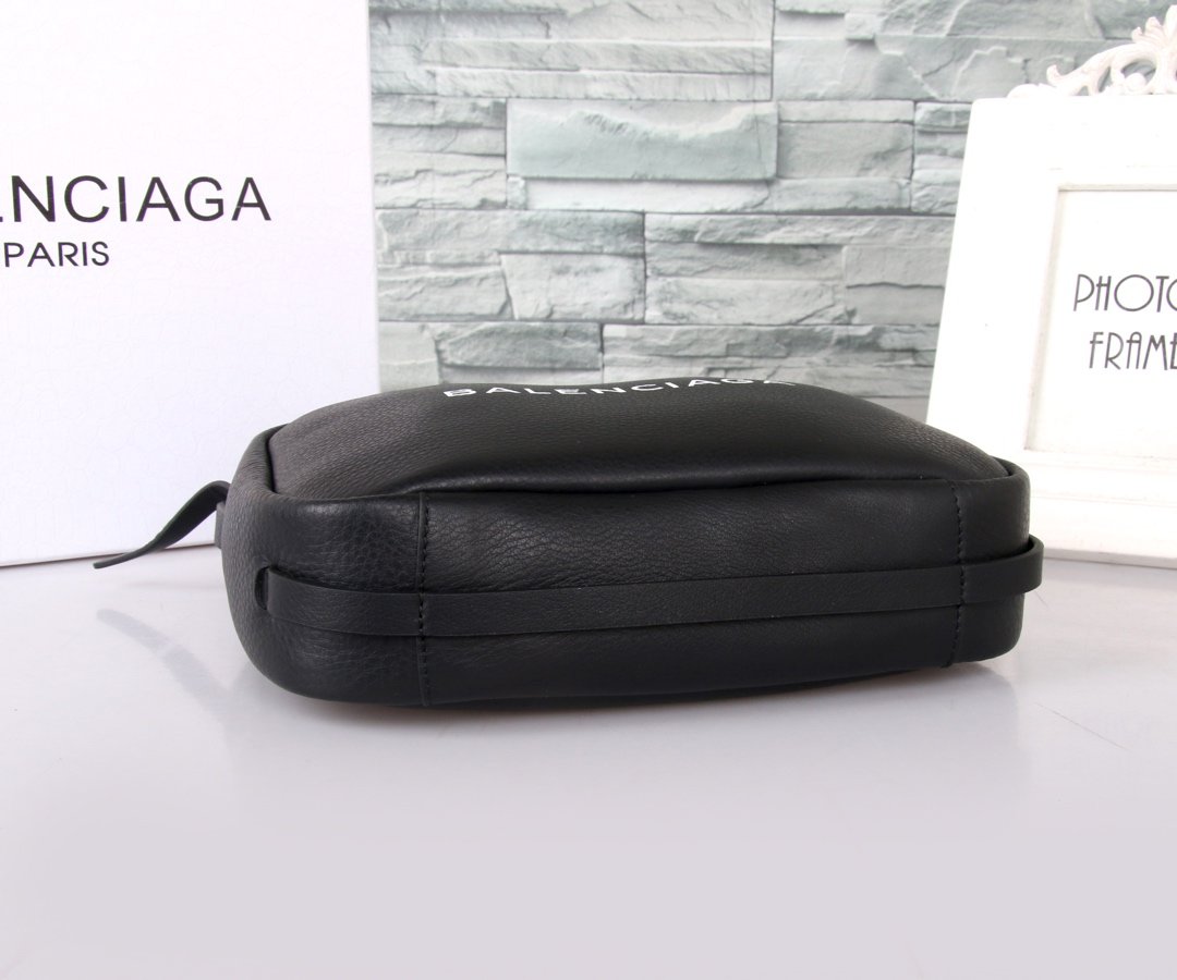 Ba*len*cia*ga camera bag-19*12*5&25*19*6cm