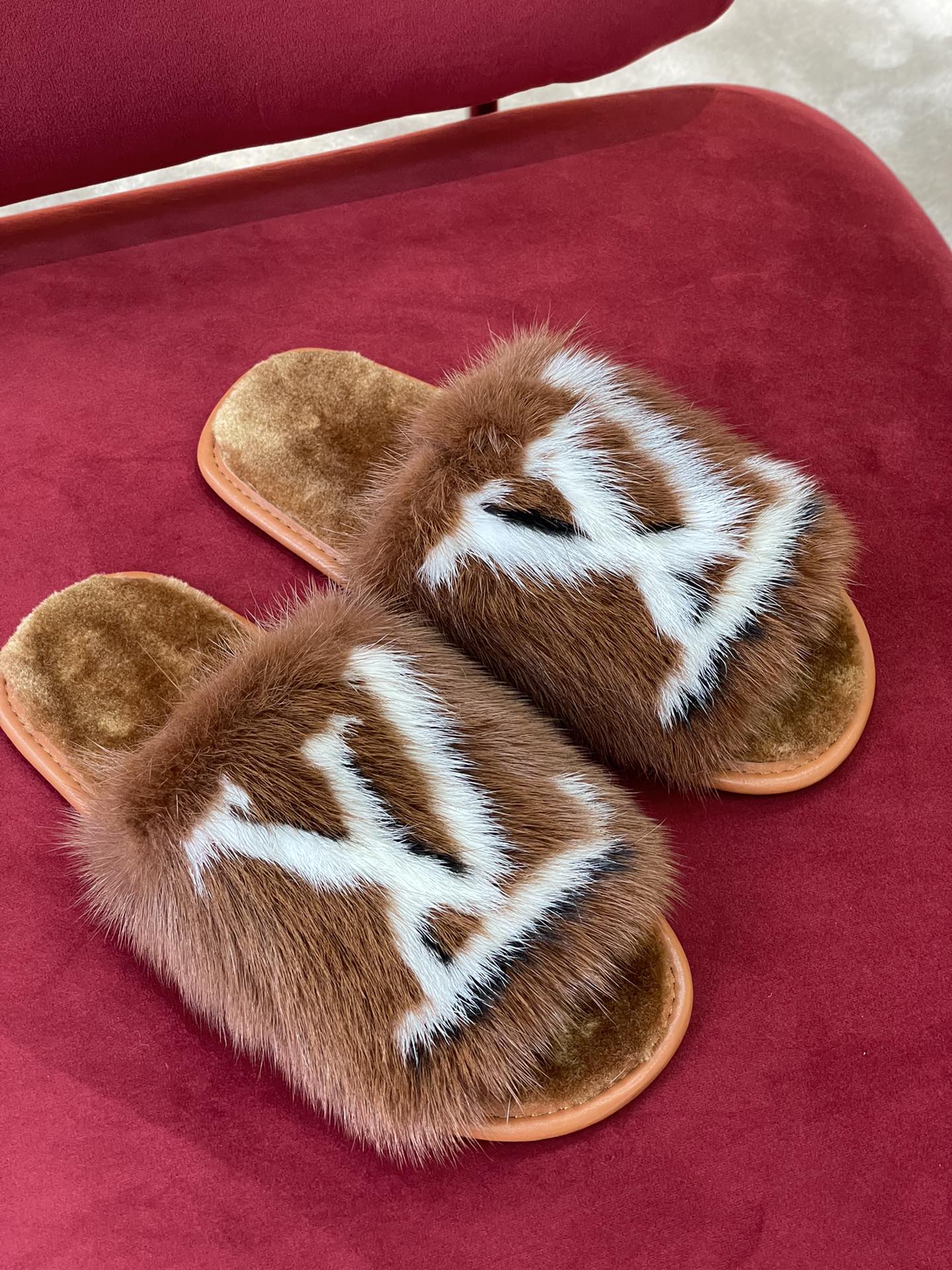 l0*is V*t0n sandals
