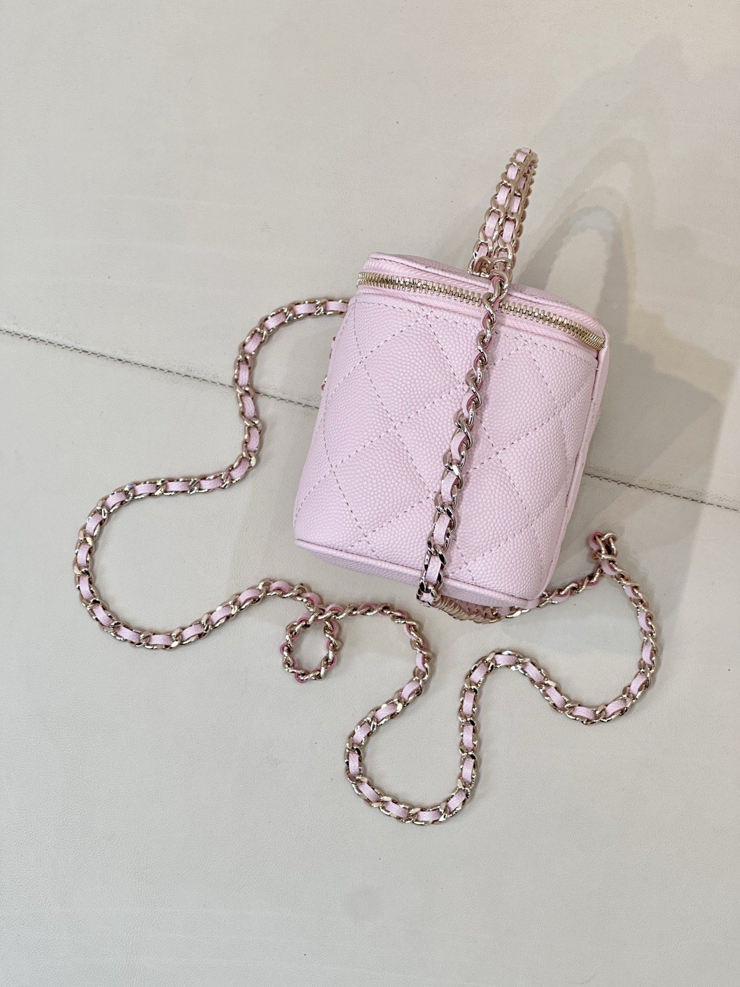 Ch@nel Vanity With Chain -17×19.5×5CM