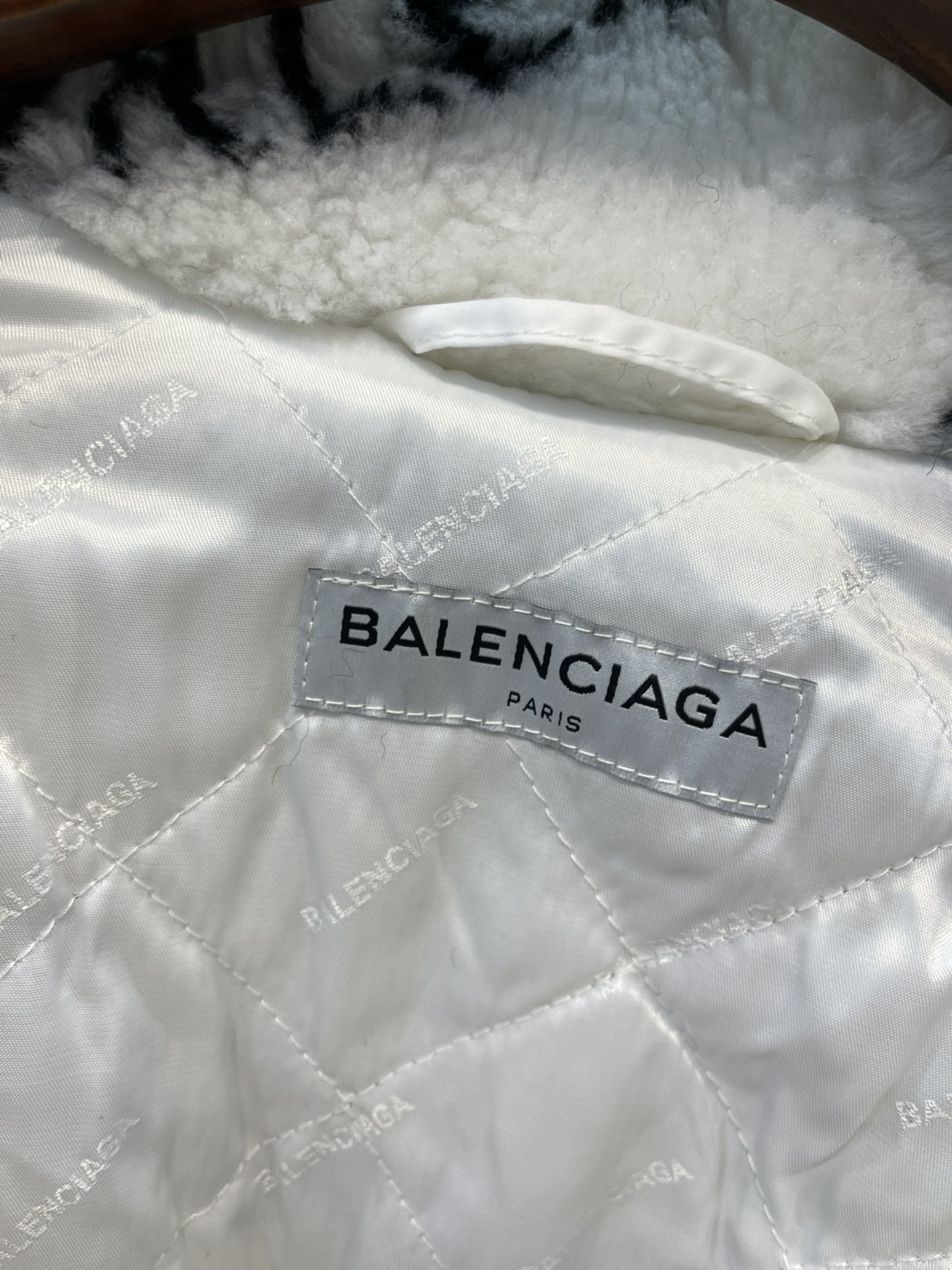 Ba*len*cia*ga fleece