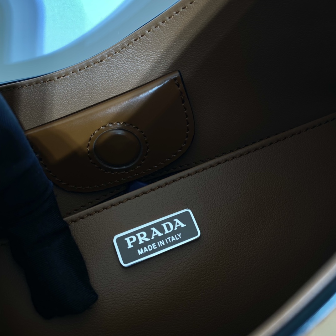 Pra*a cleo handbags-patent leather-30x18.5x4cm