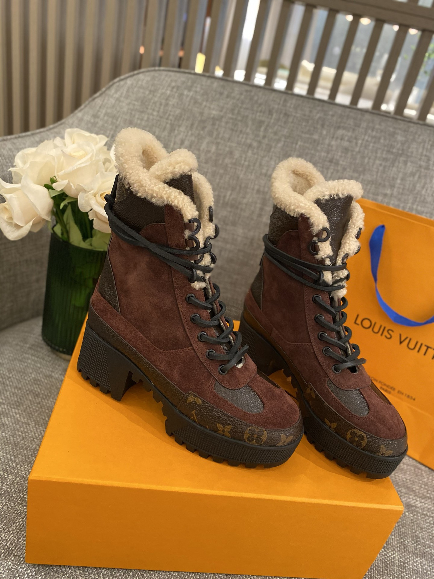 l0*is V*t0n boots