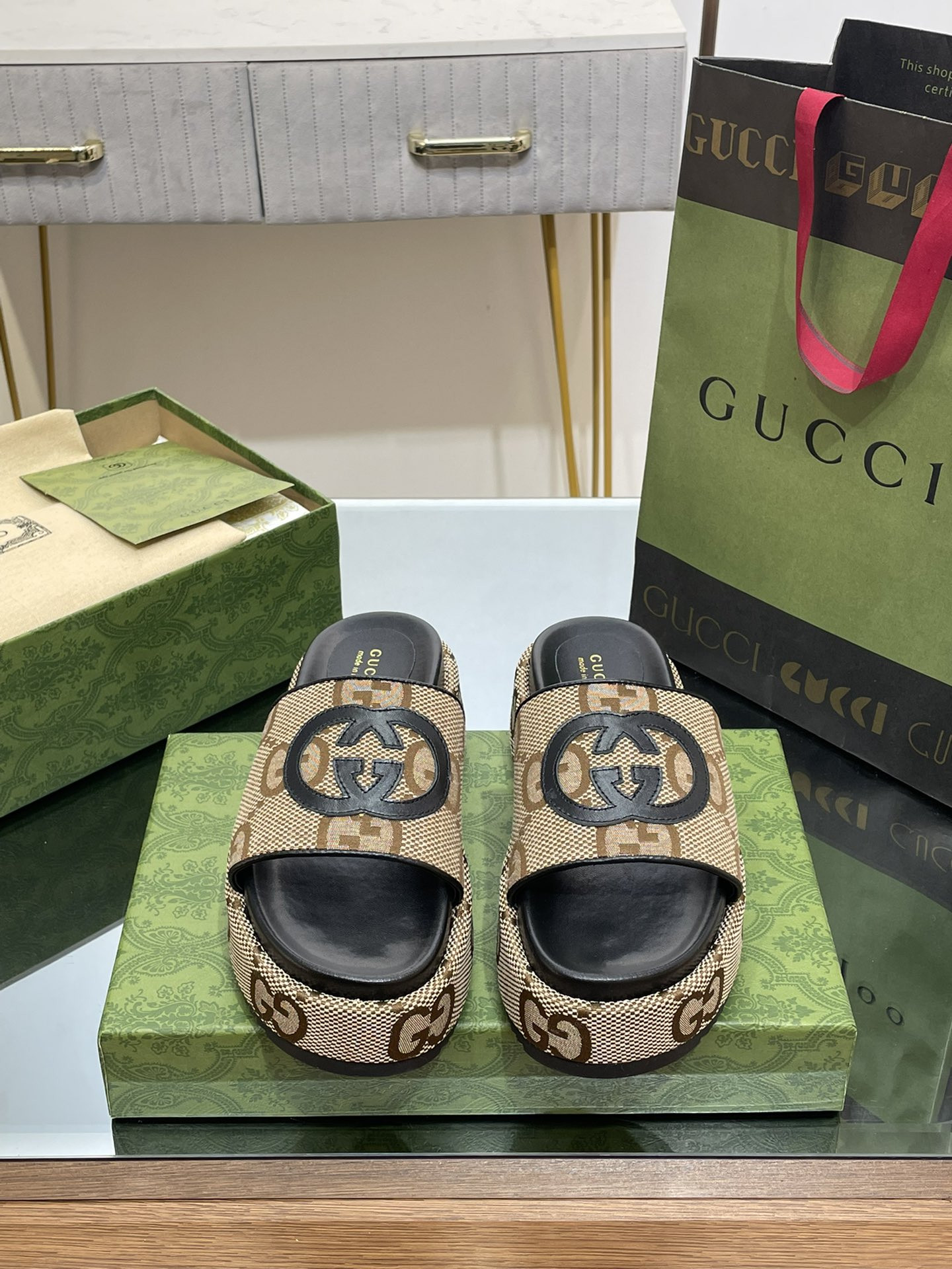 G*u*i slides(size35-43)