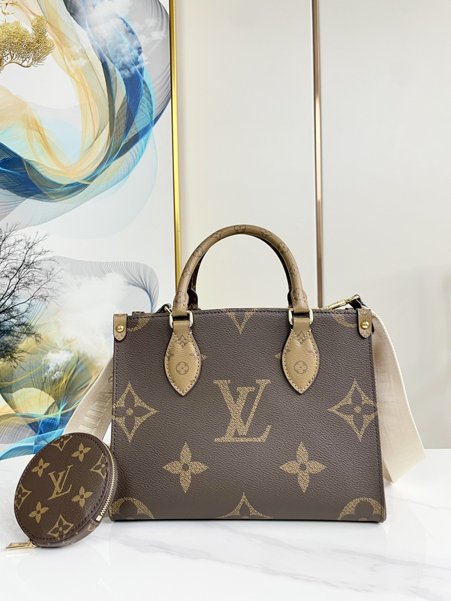 l0*is V*t0n onthego handbag-25*19*11.5 cm