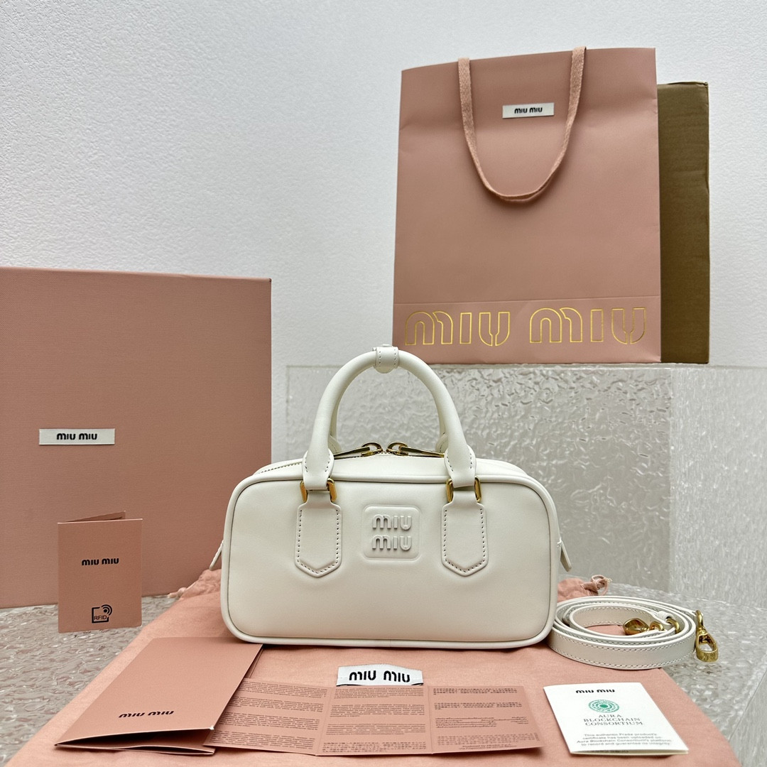 M*um*u ss23 softy padded bag-22*10*7.5cm