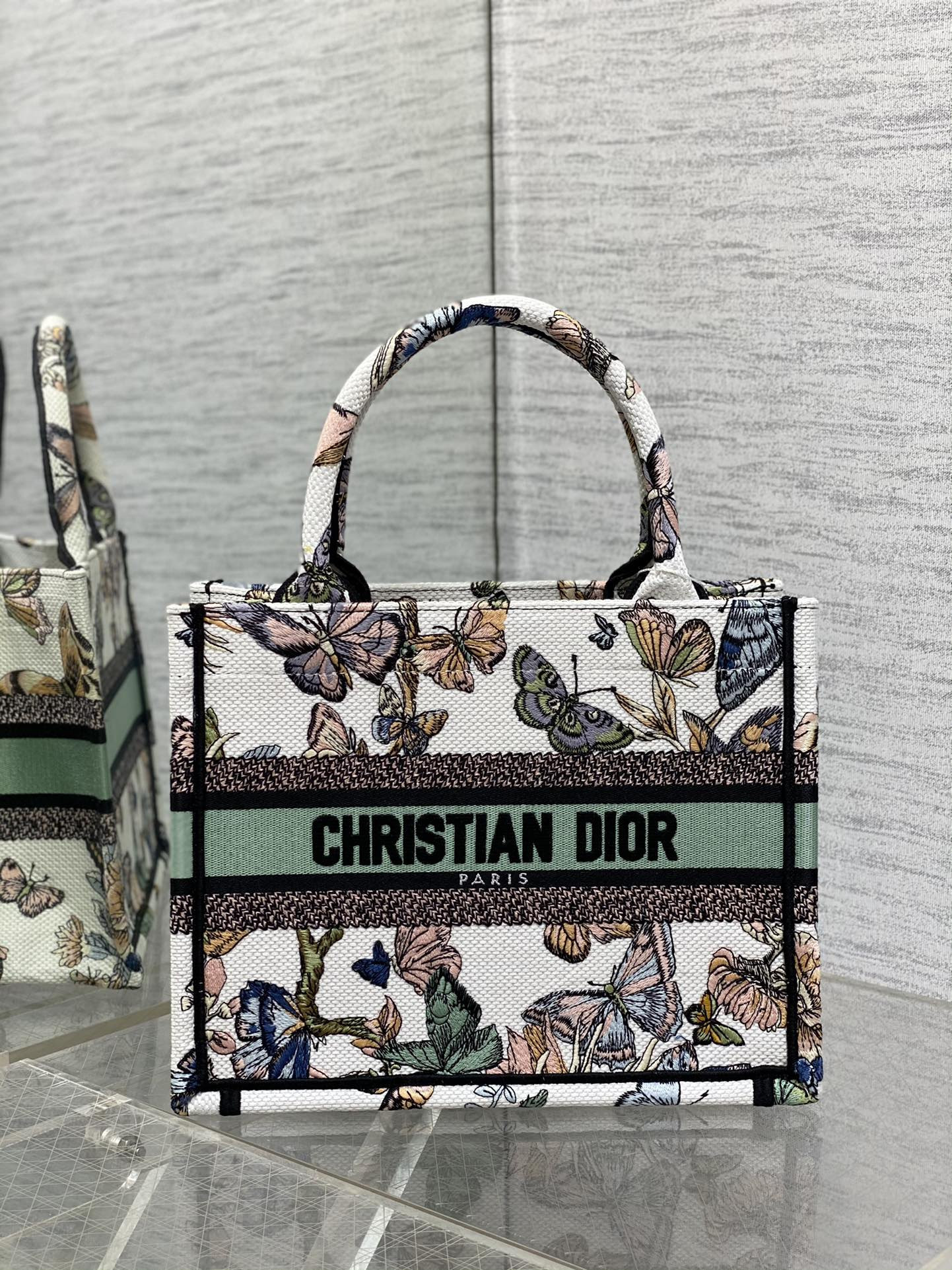 D*or small book tote-26*8*22cm