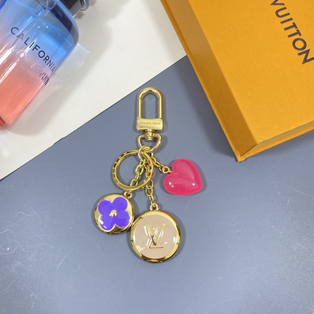 l0*is V*t0n bag charm