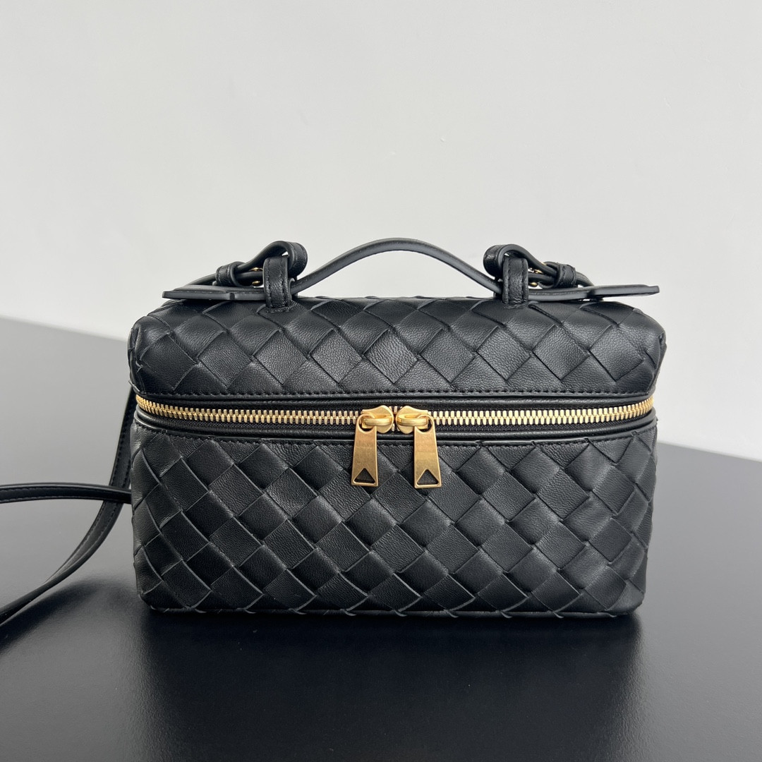 b0tte*a Ven*ta vanity case bag-22x12.5x5cm