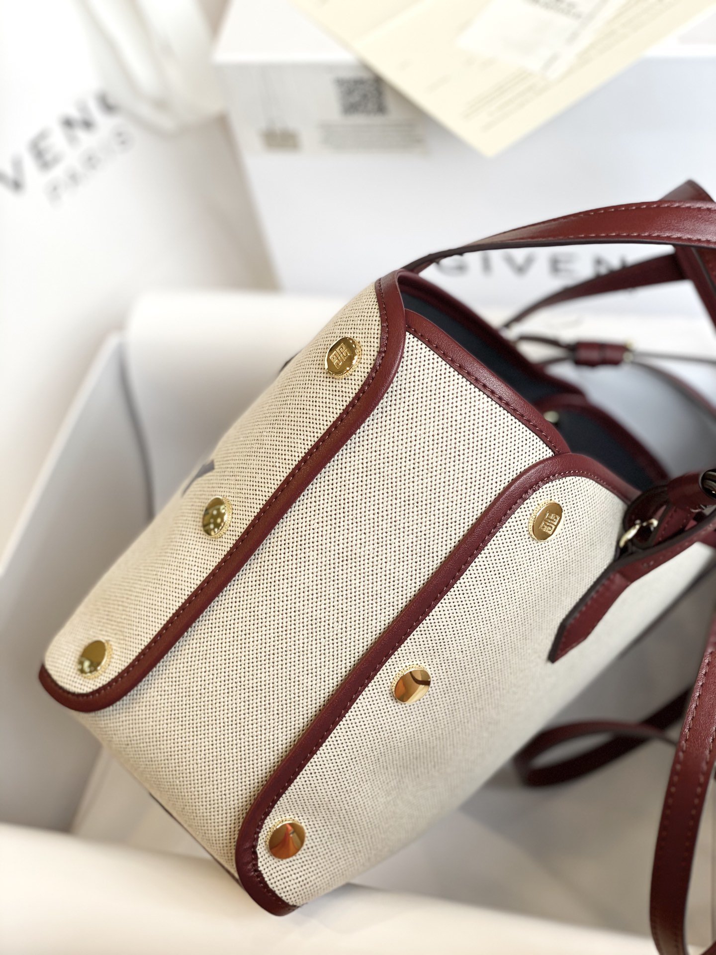 G1uenchy bond tote-21*32*14cm