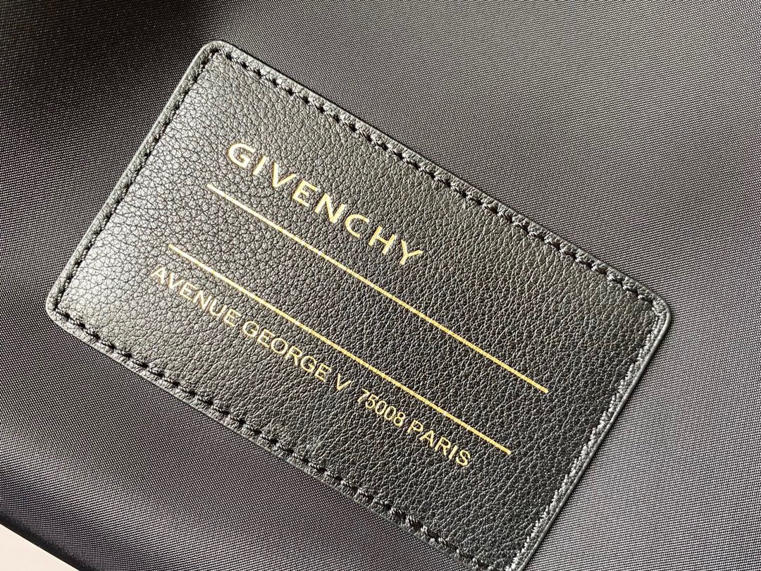 G1uenchy backpack-28x40x15cm