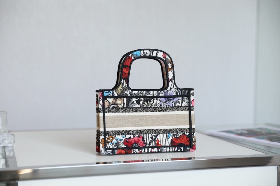D*or mini book tote-23*17*7cm