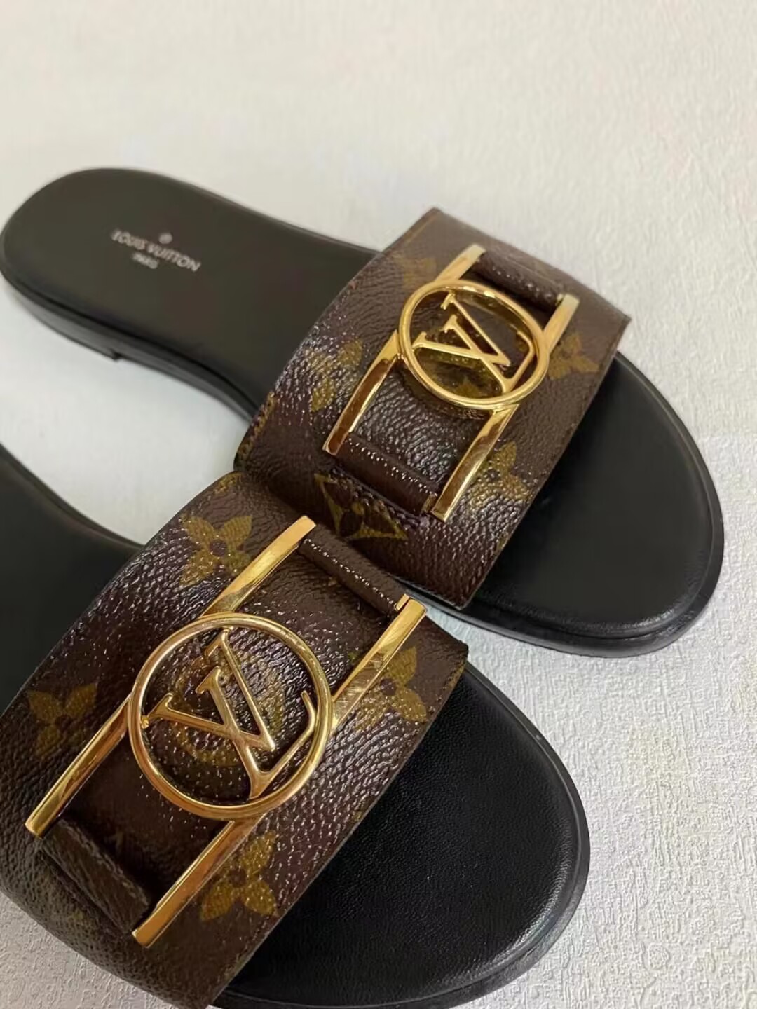 l0*is V*t0n sandals