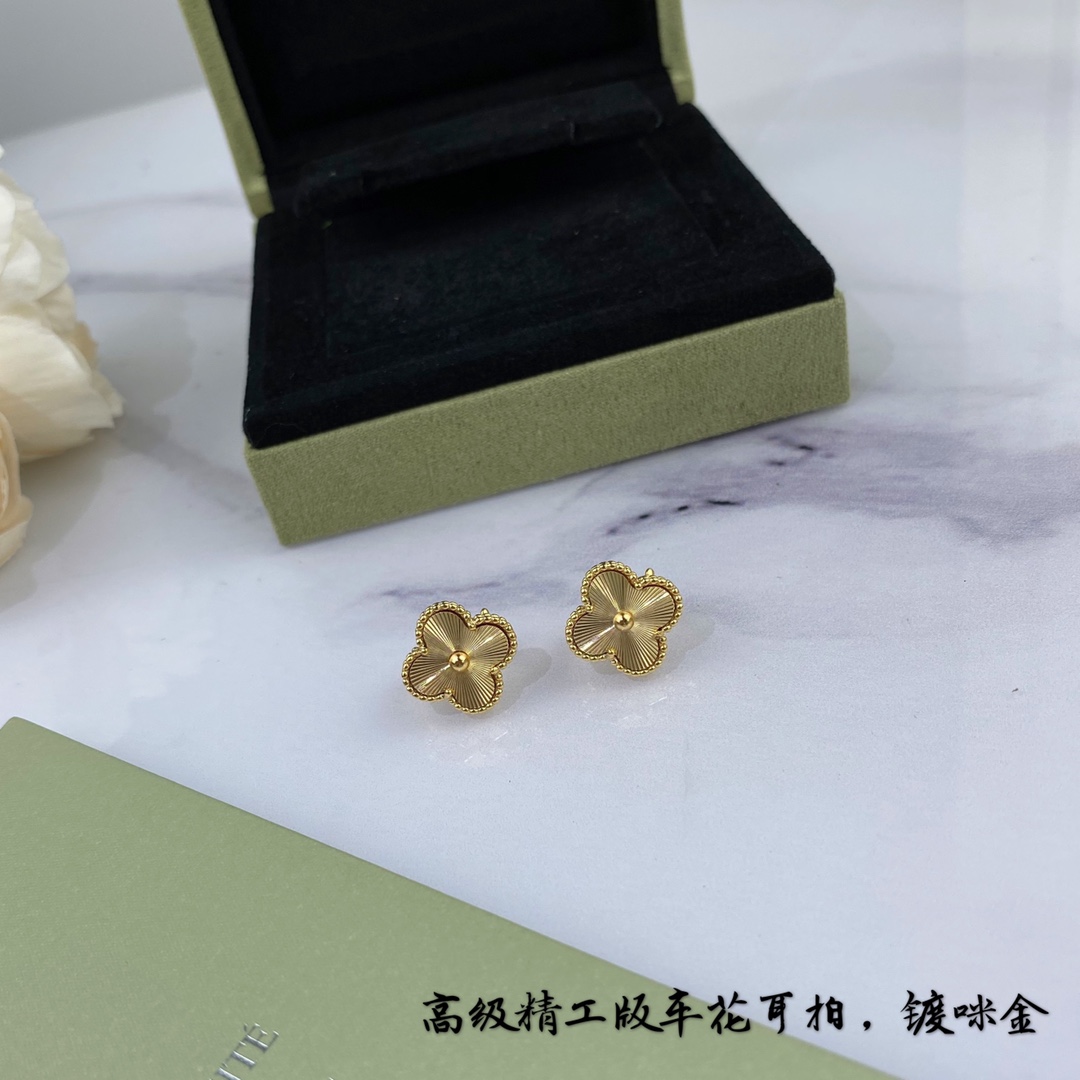 VCA Earring