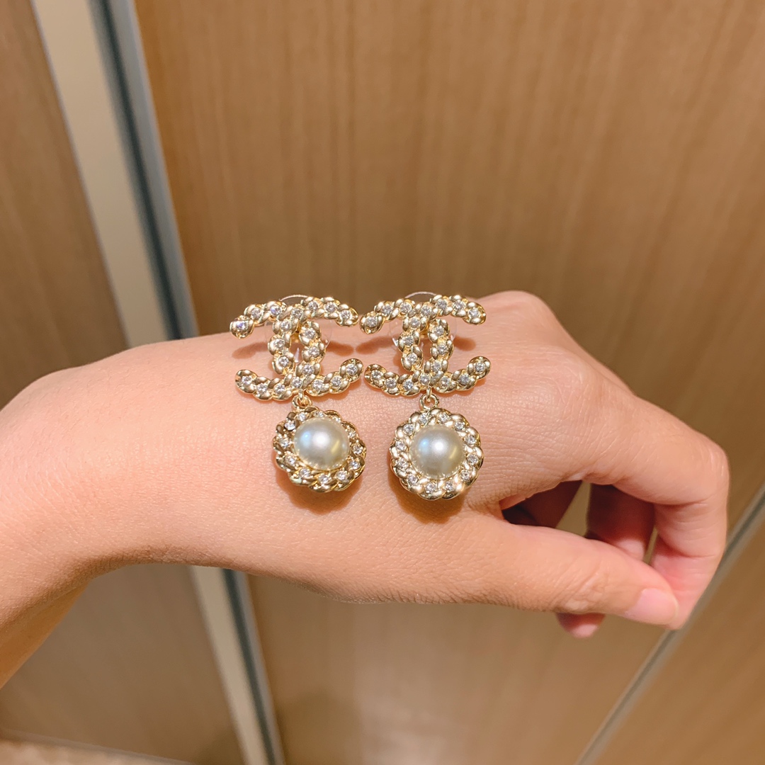 Ch@nel Earring