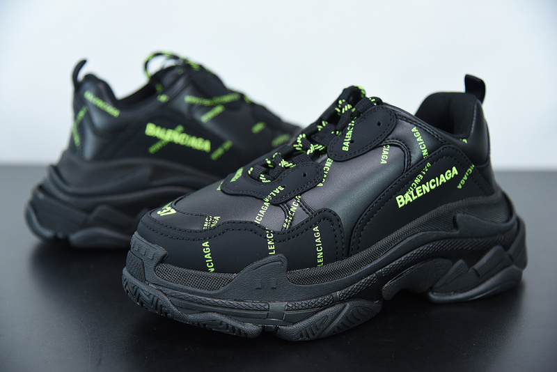 Ba*len*cia*ga triple s