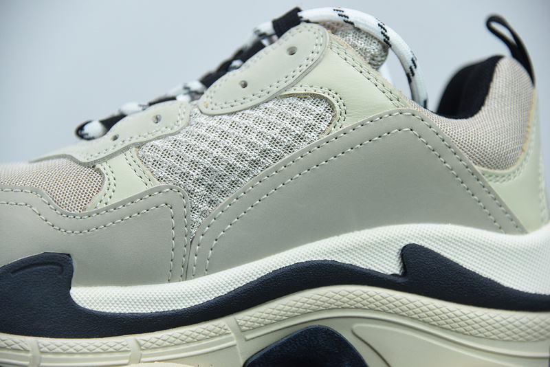 Ba*len*cia*ga triple s