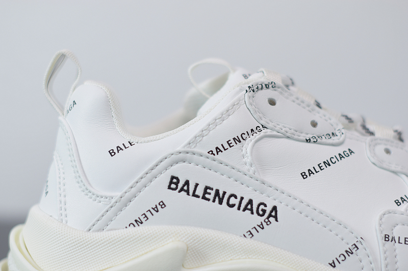 Ba*len*cia*ga triple s