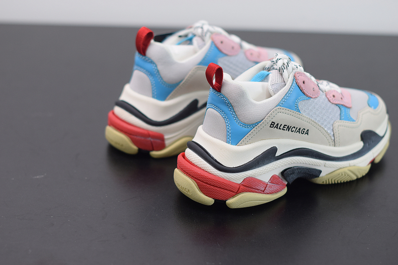 Ba*len*cia*ga triple s